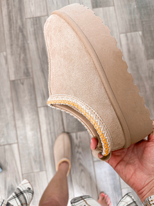 Lodge Luxe Platform Slip-On Boots In Taupe