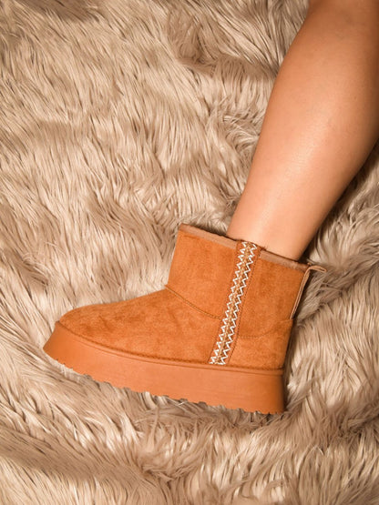 Chic Rise Platform Boots in Caramel