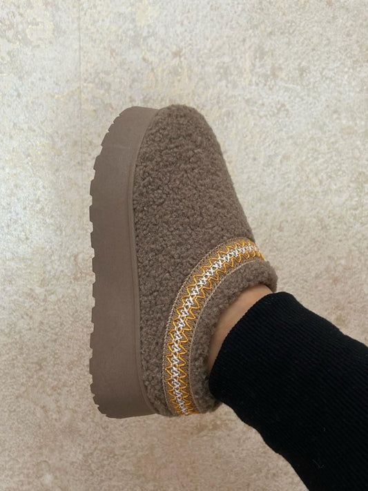 Sherpa Stroll Slippers In Taupe